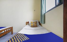 SPOT ON 91064 Wisma Lec Syariah